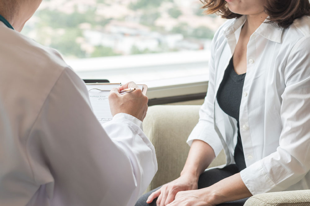 Breast cancer – Early signs and management tips